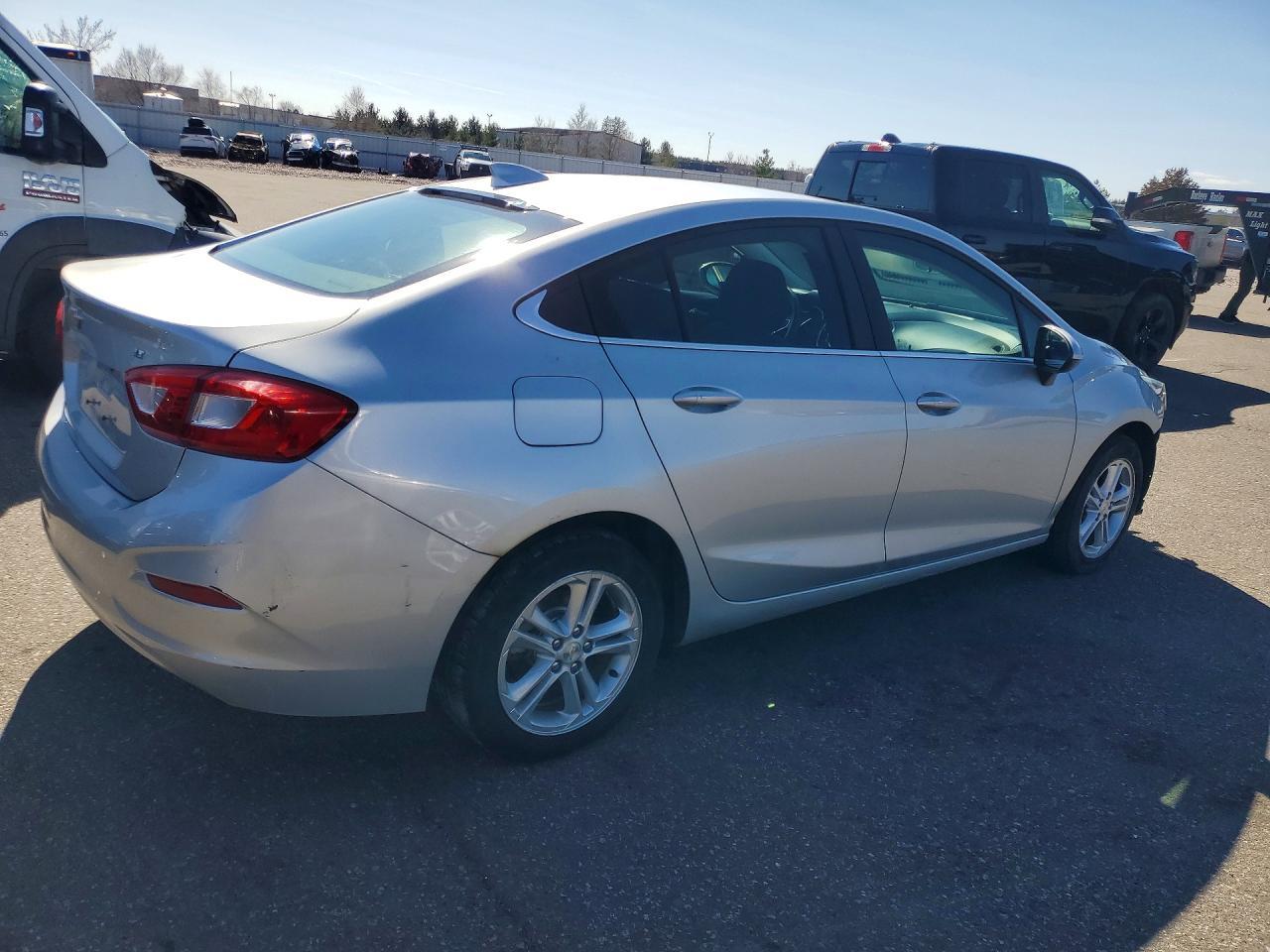 2018 Chevrolet Cruze Lt - zdjęcie 3