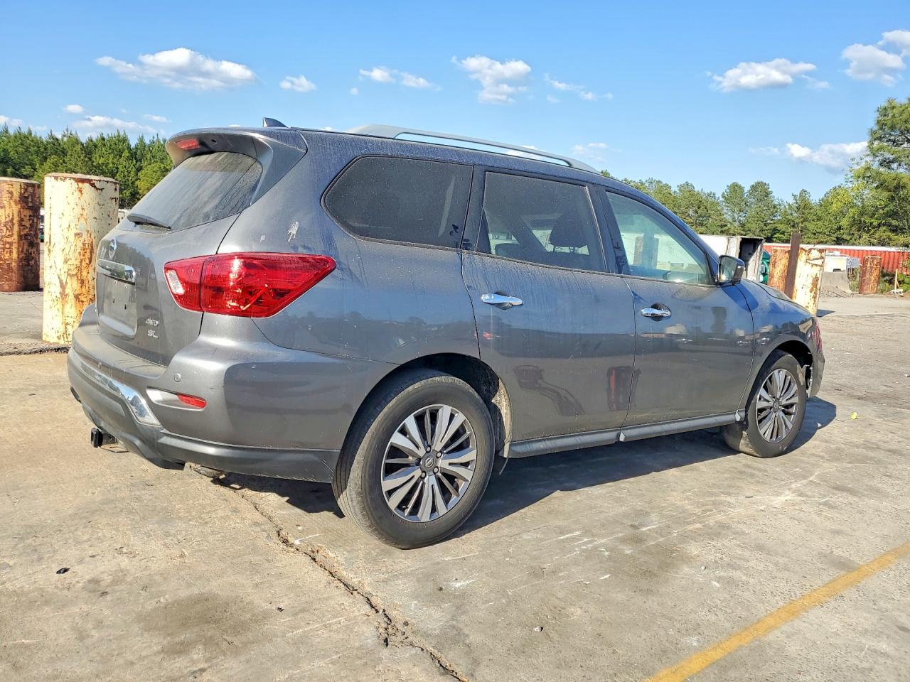 2020 Nissan Pathfinder Sl - zdjęcie 3