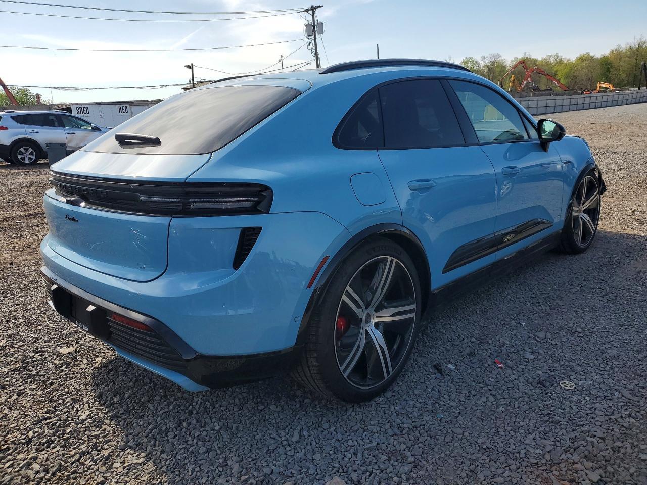 2025 Porsche Macan Turbo - zdjęcie 3