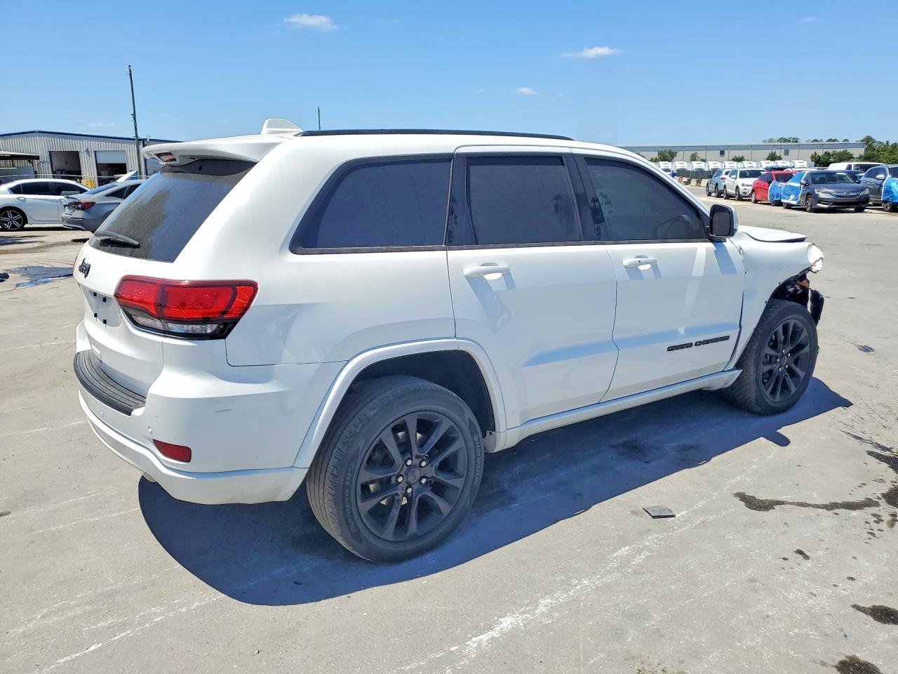 2020 Jeep Grand Cherokee Laredo - zdjęcie 3