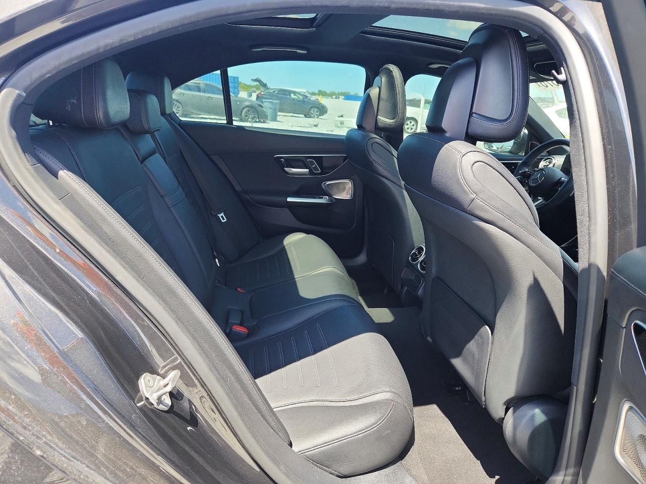 2022 Mercedes-Benz C 300 4Matic - zdjęcie 10