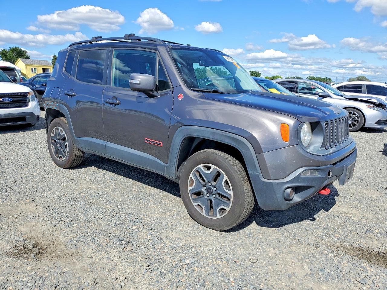 2016 Jeep Renegade Trailhawk - zdjęcie 4