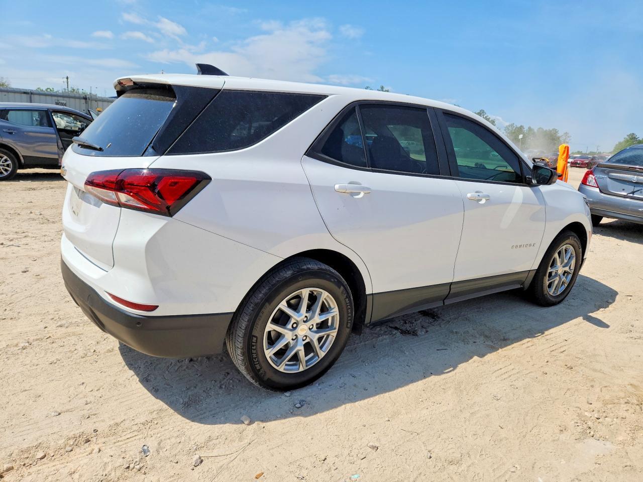 2023 Chevrolet Equinox Ls - zdjęcie 3