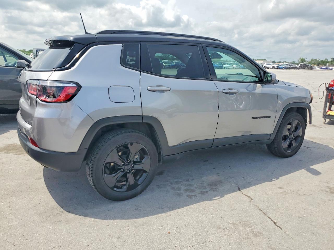 2018 Jeep Compass Latitude - zdjęcie 3