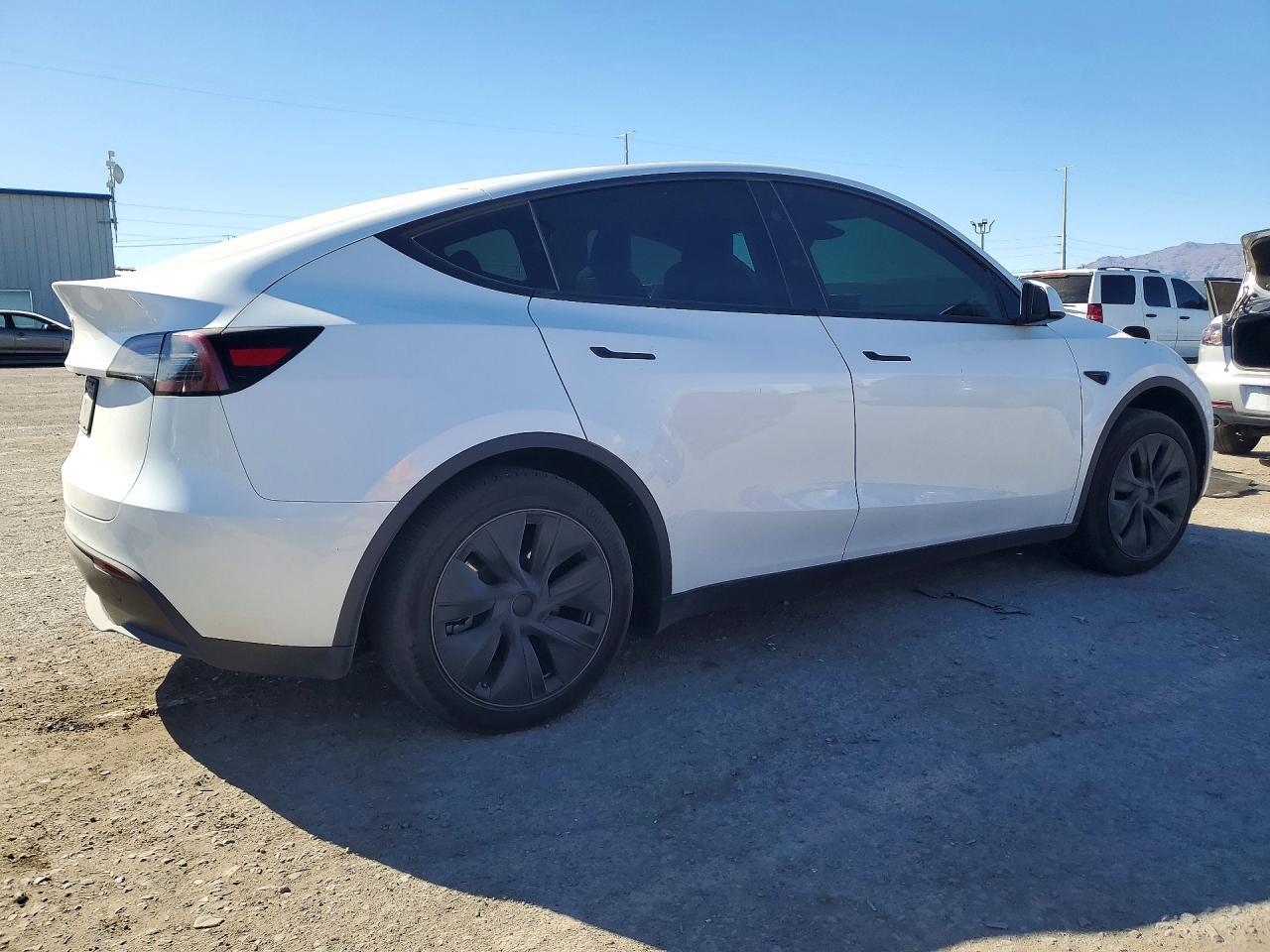 2025 Tesla Model Y - zdjęcie 3