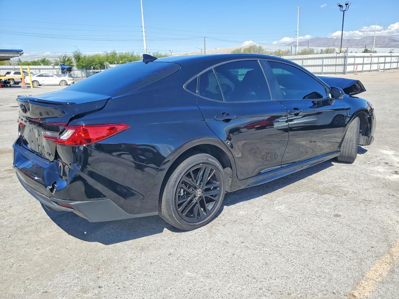 2025 Toyota Camry Se - zdjęcie 3