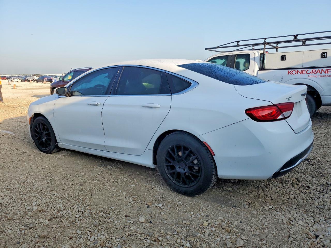 2015 Chrysler 200 Limited - zdjęcie 2