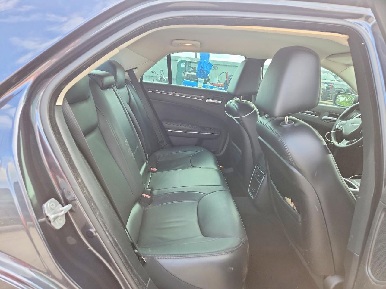 2015 Chrysler 300 Limited - zdjęcie 10