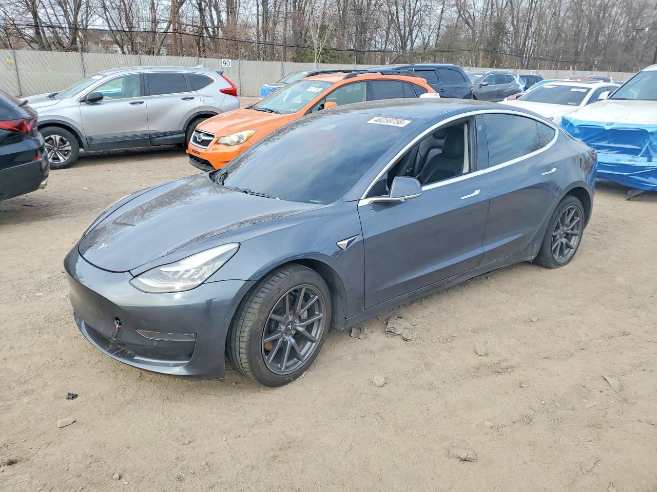 2020 Tesla Model 3 - zdjęcie główne