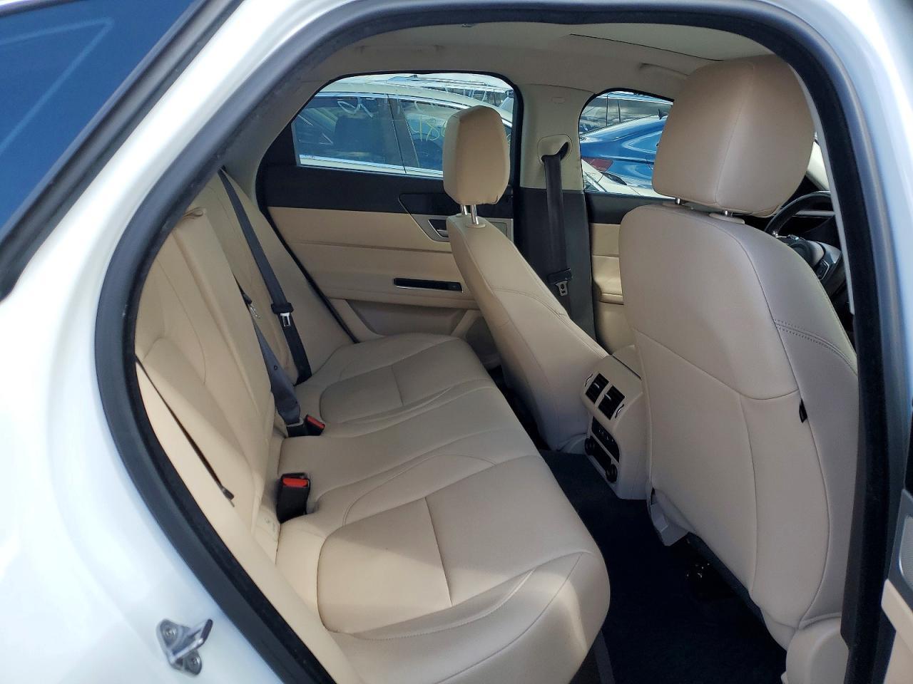 2017 Jaguar Xf - zdjęcie 10