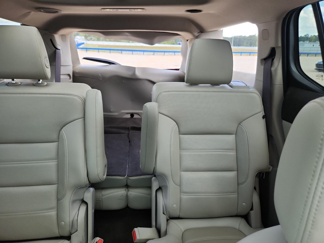 2019 GMC Acadia Denali - zdjęcie 10