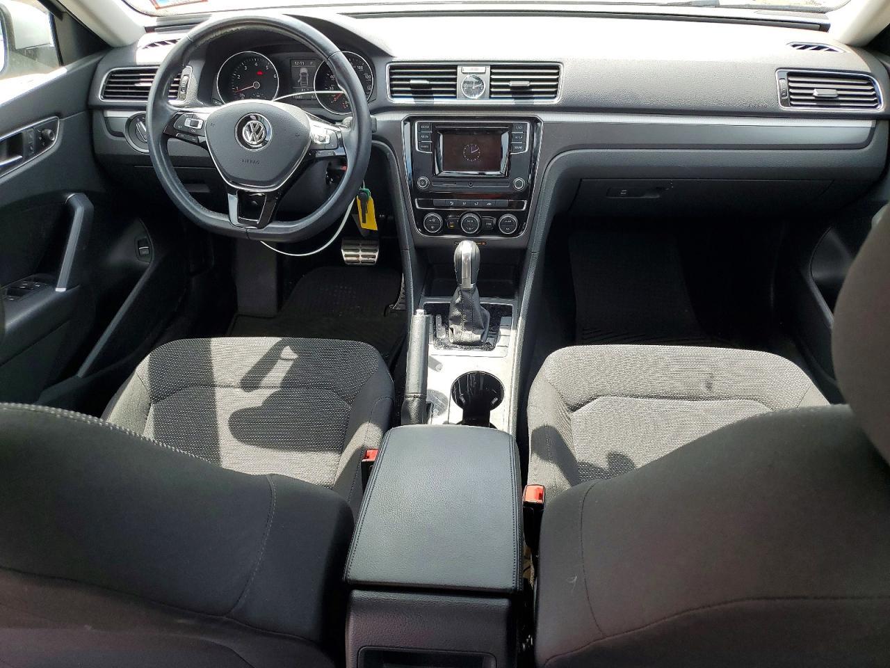 2016 Volkswagen Passat S - zdjęcie 8