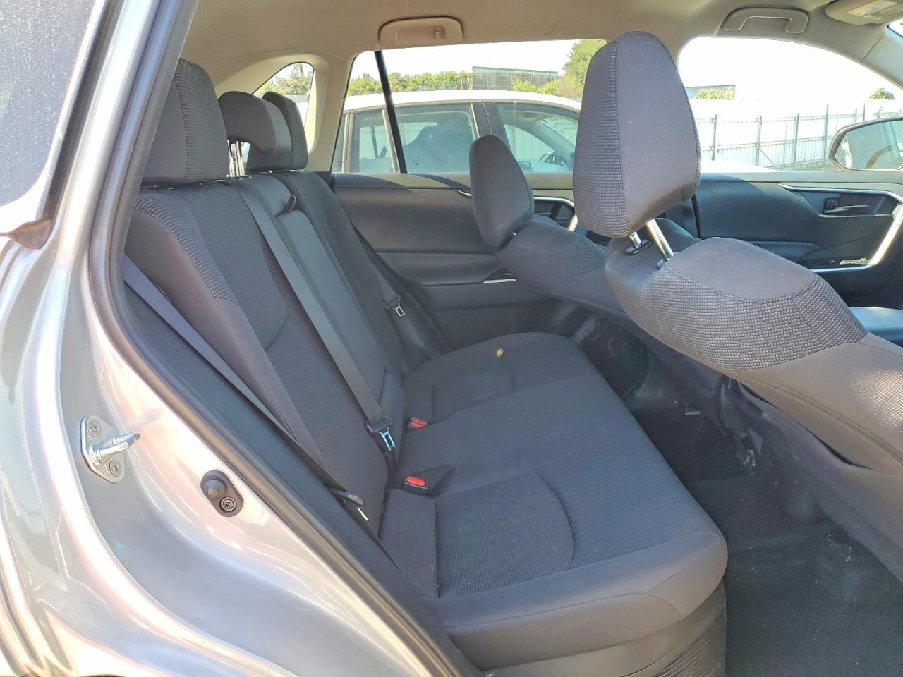 2019 Toyota Rav4 Hybrid Le - zdjęcie 11