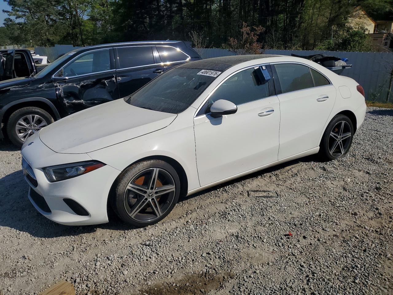 2021 Mercedes-Benz A 220 - zdjęcie główne
