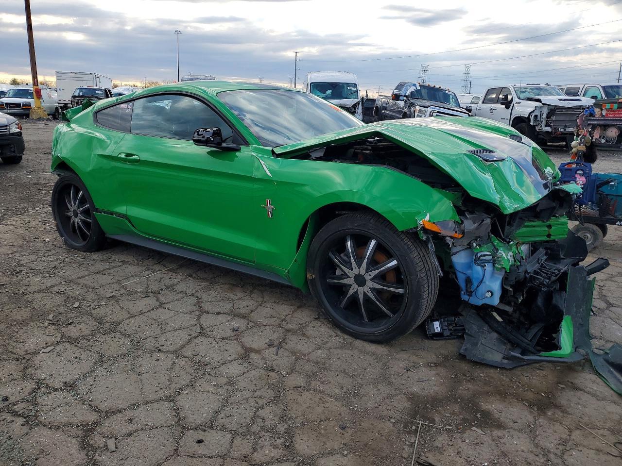 2019 Ford Mustang - zdjęcie 4