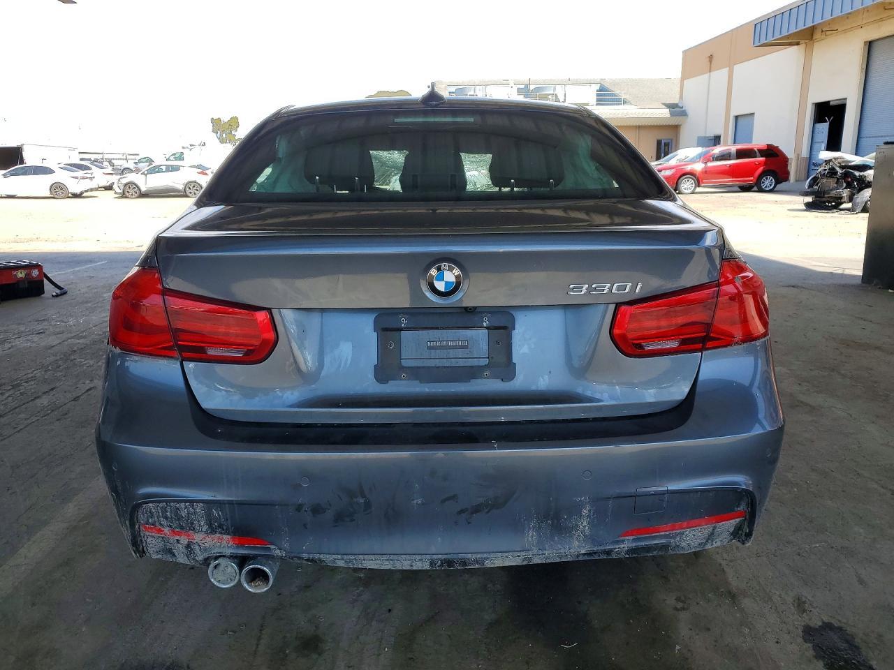 2017 BMW 330 I - zdjęcie 6