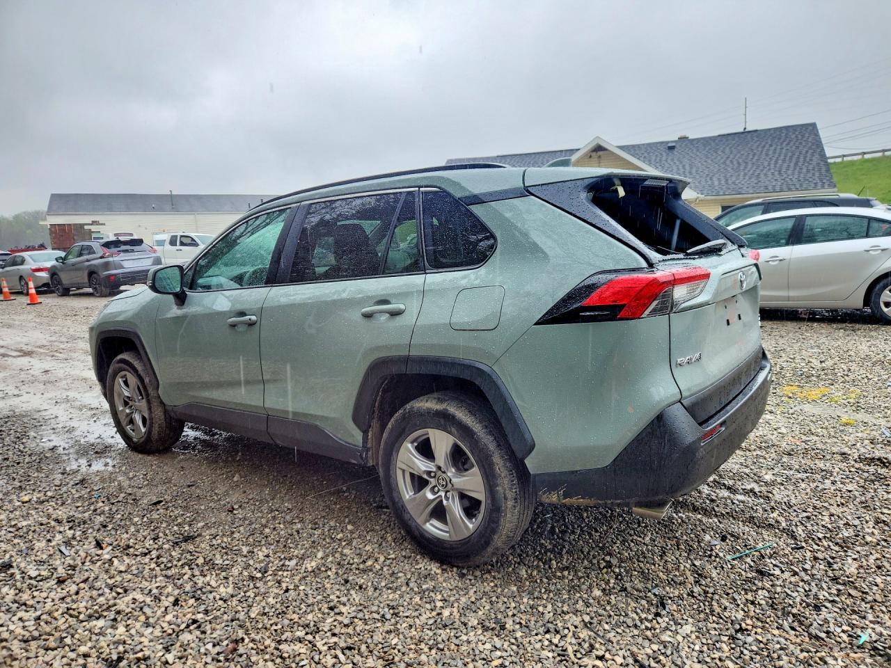 2022 Toyota Rav4 Xle - zdjęcie 2