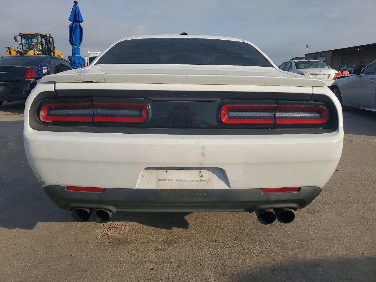 2016 Dodge Challenger R - zdjęcie 11