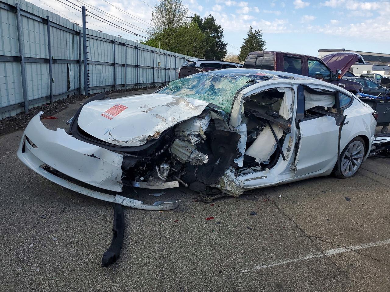 2021 Tesla Model 3 - zdjęcie główne