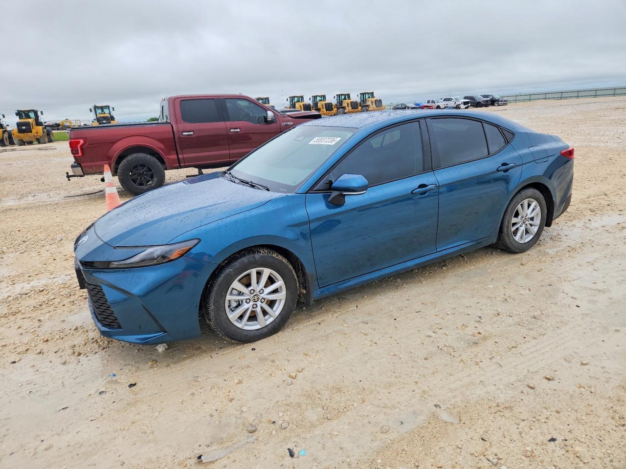 2026 Toyota Camry Le - zdjęcie główne