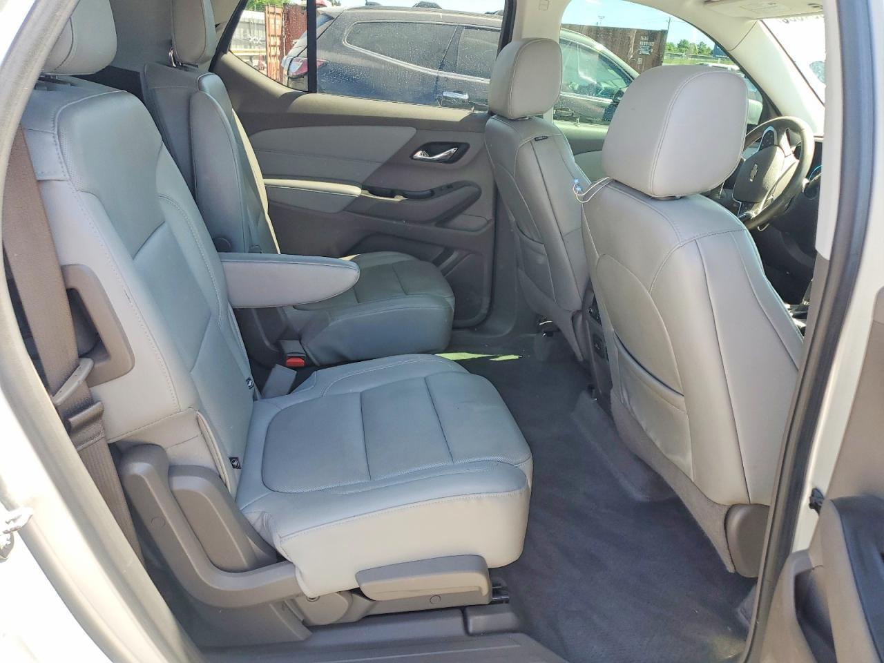 2018 Chevrolet Traverse Premier - zdjęcie 11
