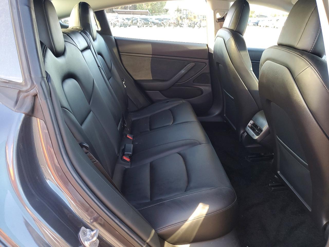 2019 Tesla Model 3 - zdjęcie 10