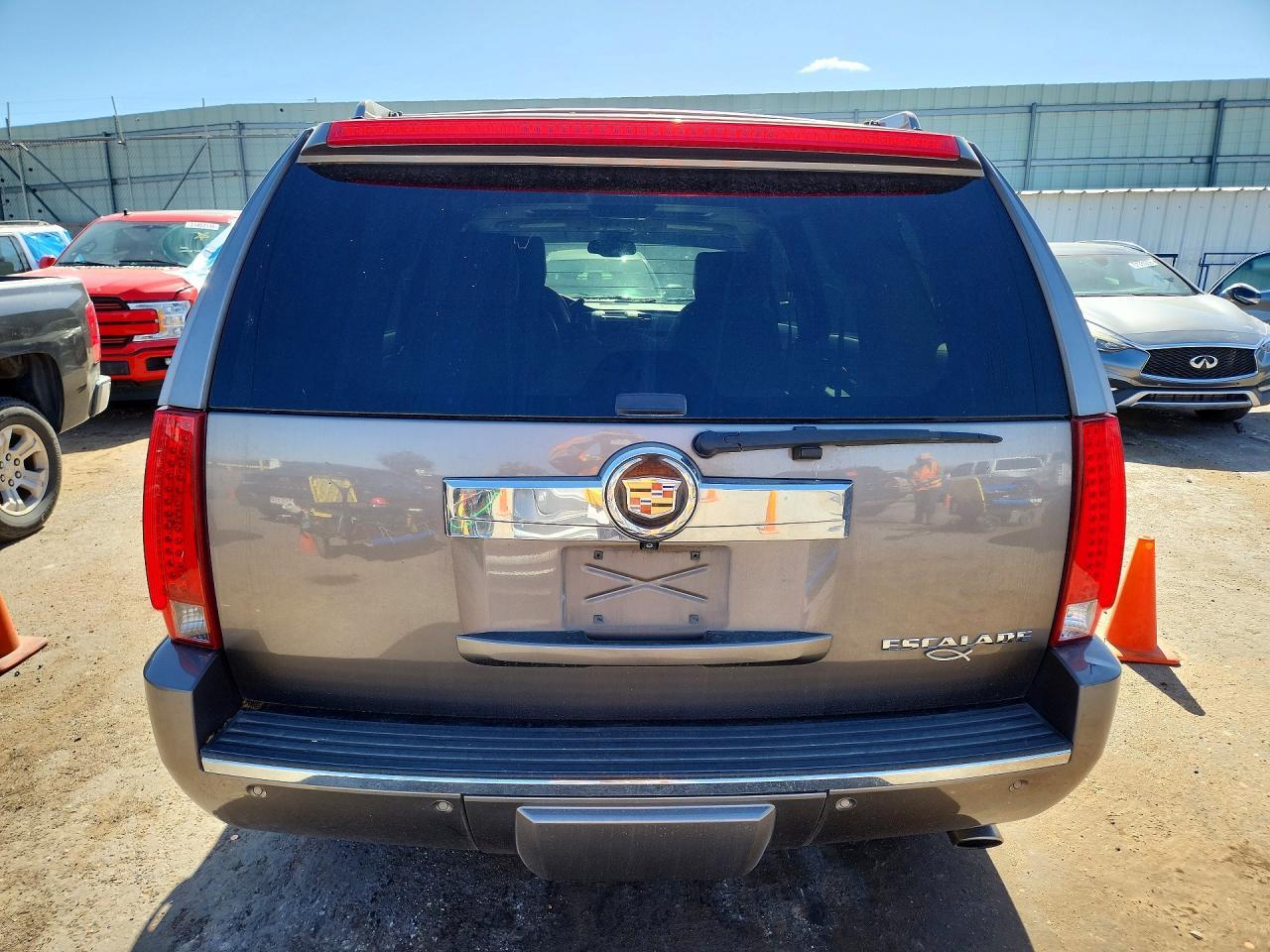 2013 Cadillac Escalade Luxury - zdjęcie 6