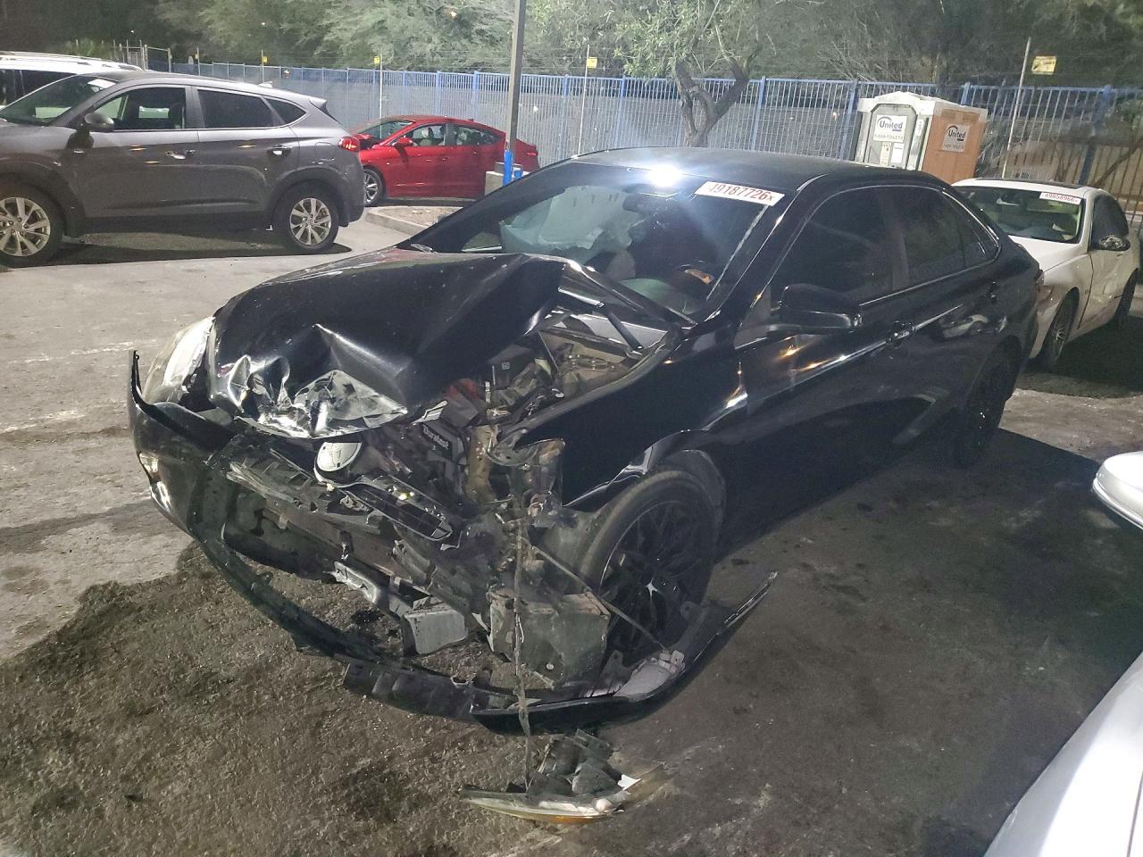 2016 Toyota Camry Se - zdjęcie główne