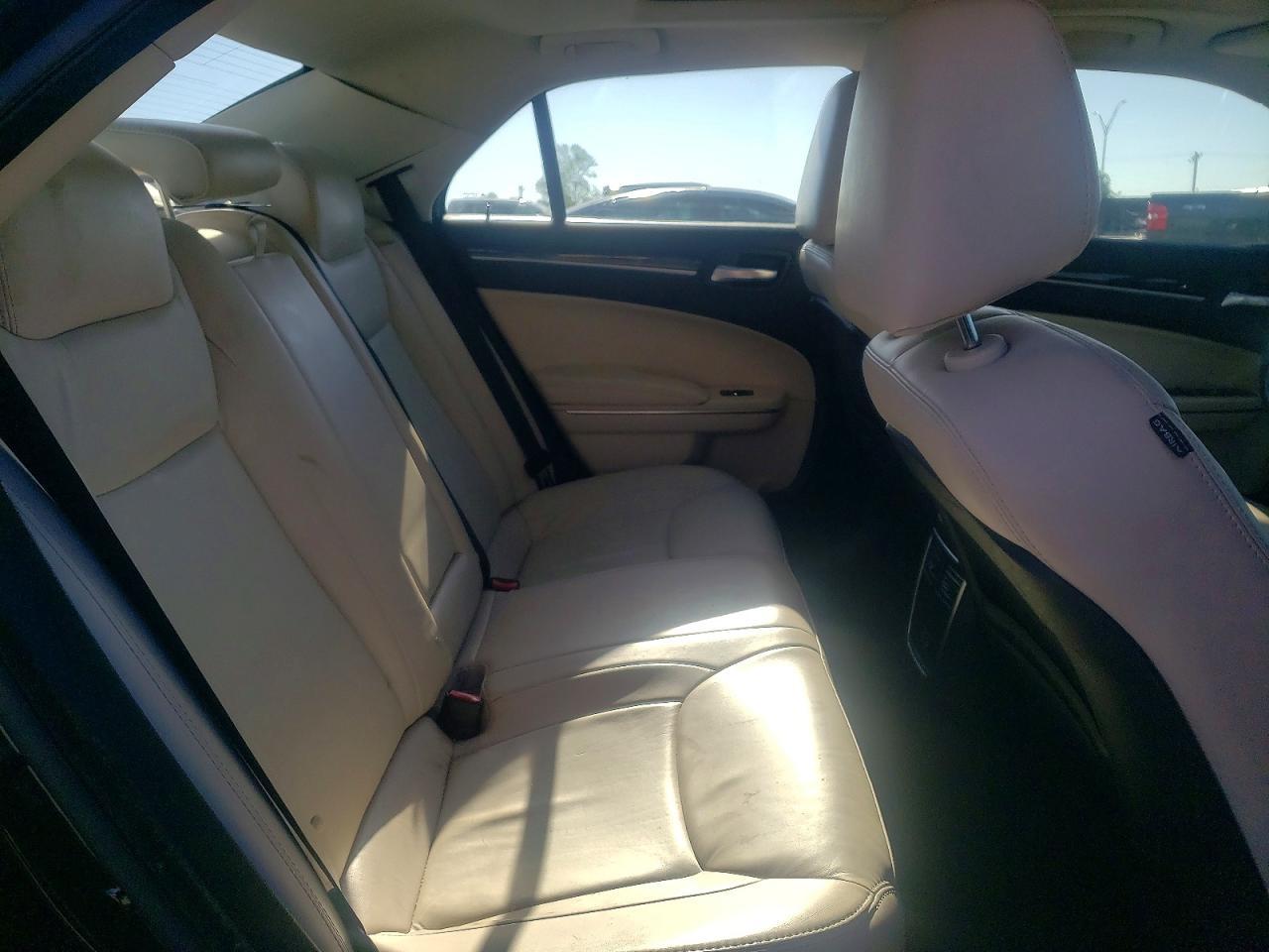 2016 Chrysler 300 Limited - zdjęcie 10