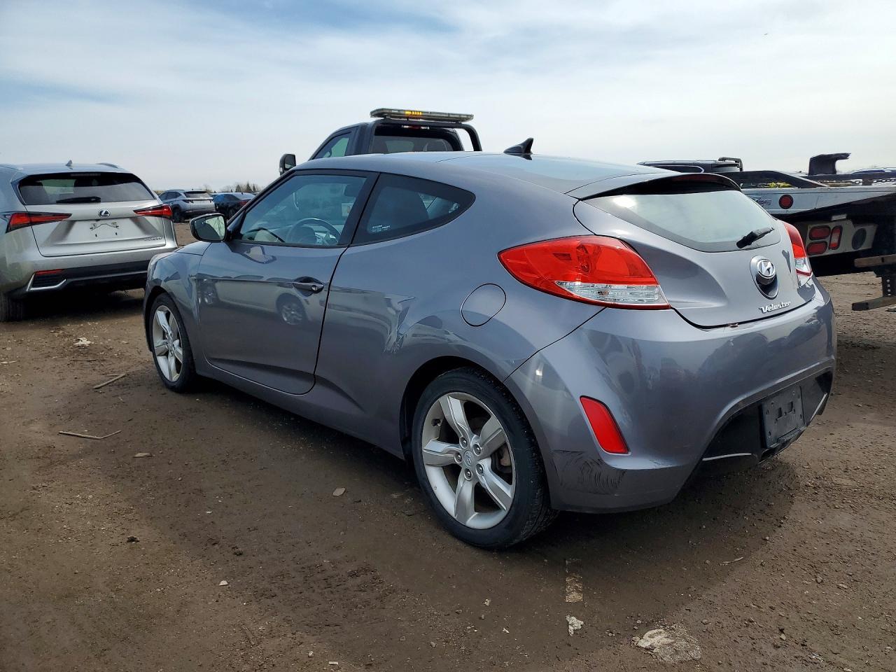 2014 Hyundai Veloster Base - zdjęcie 2