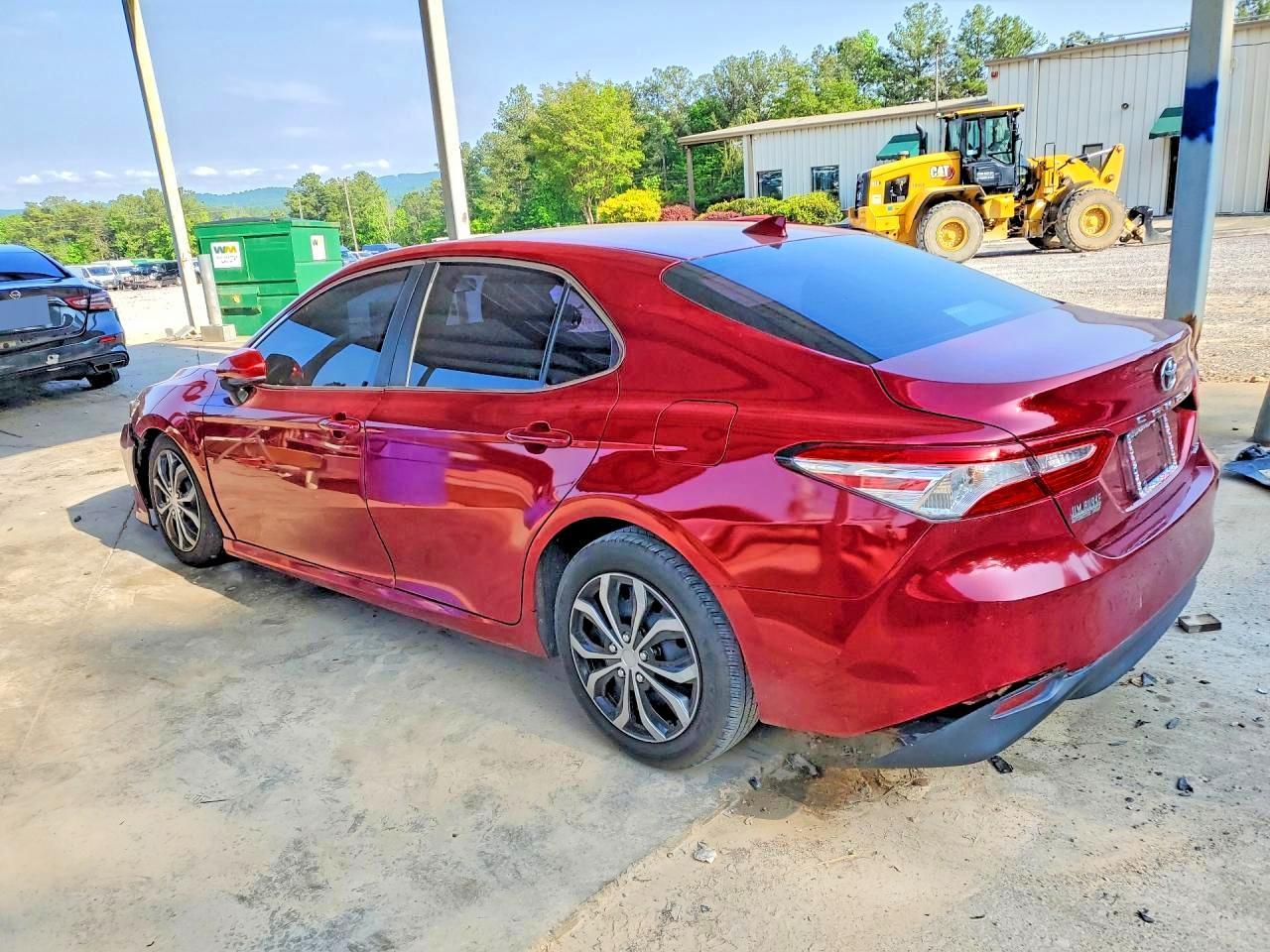 2020 Toyota Camry Le - zdjęcie 2