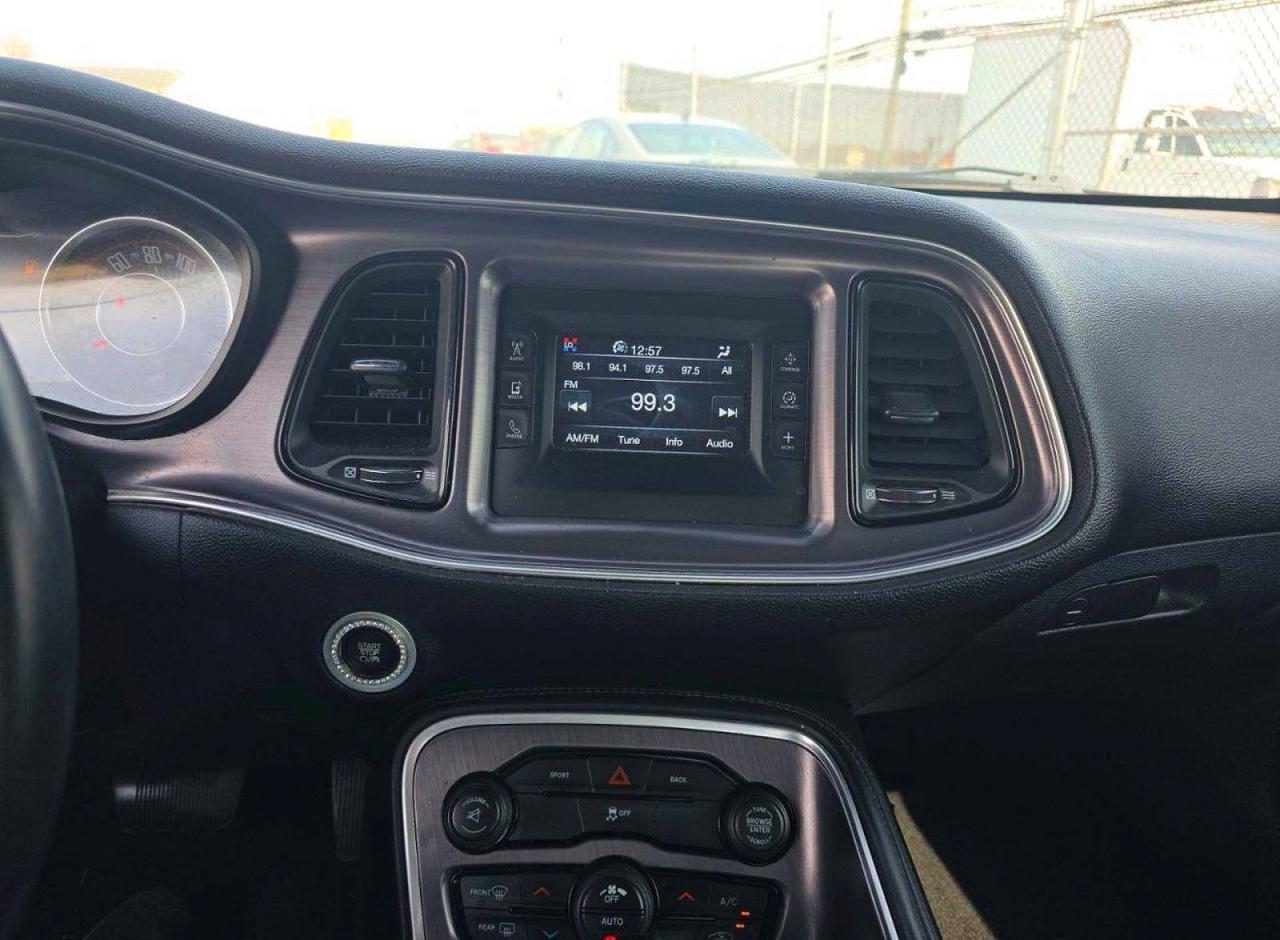 2015 Dodge Challenger Sxt - zdjęcie 13