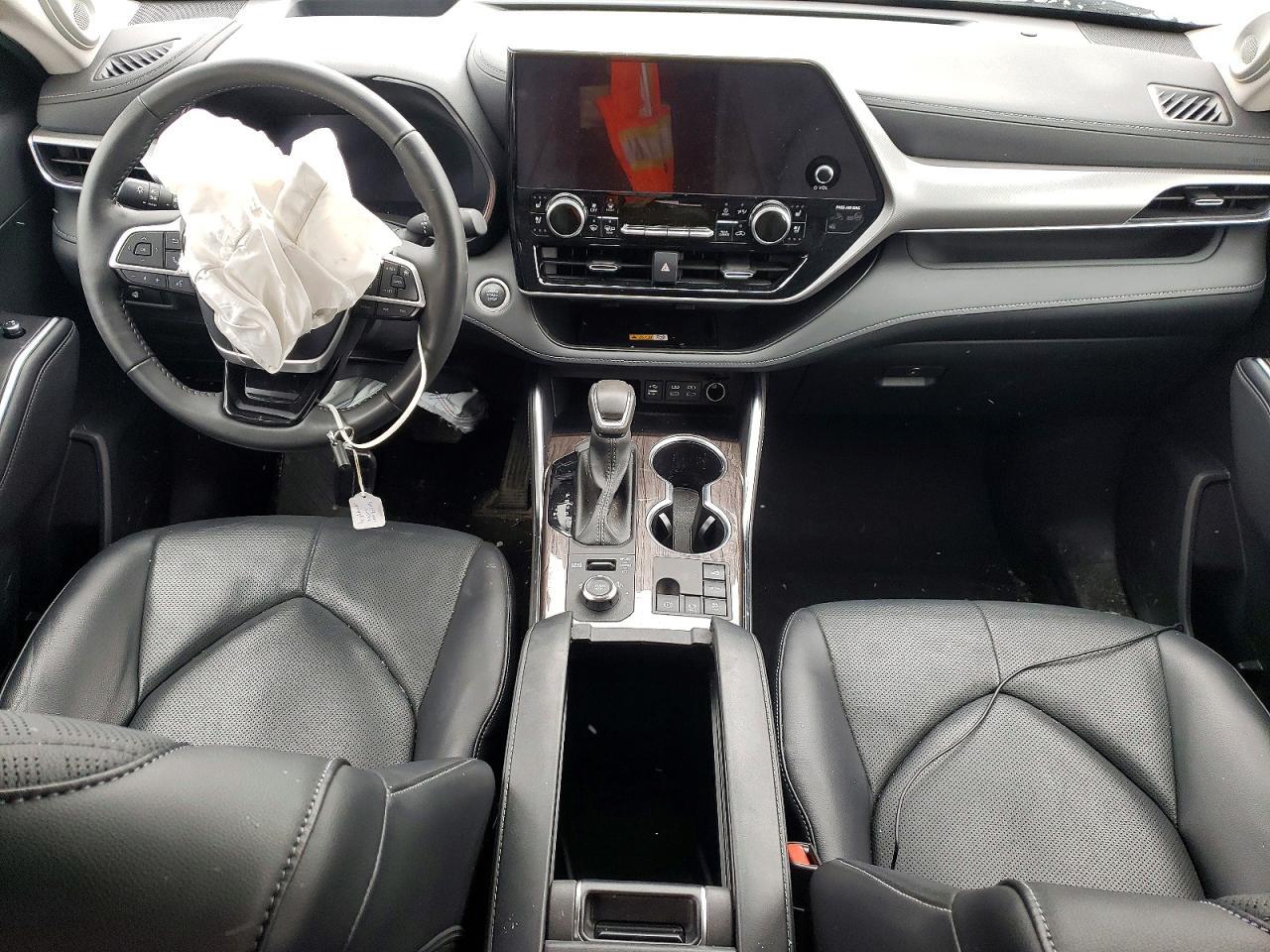 2024 Toyota Highlander Le - zdjęcie 8
