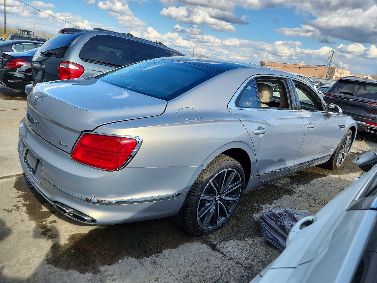 2024 Bentley Flying Spur - zdjęcie 3