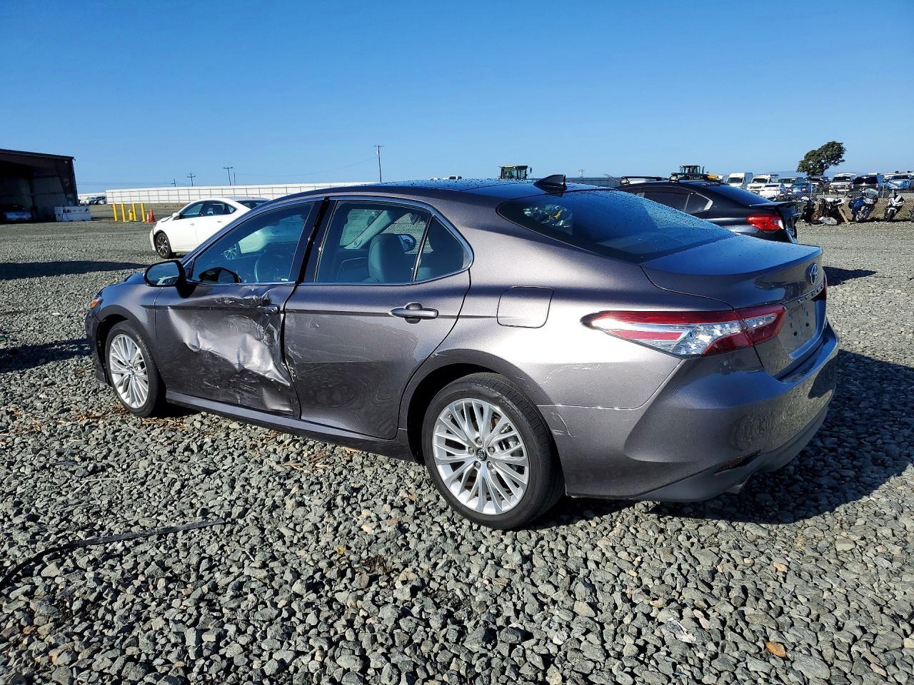 2018 Toyota Camry Xle V6 - zdjęcie 2