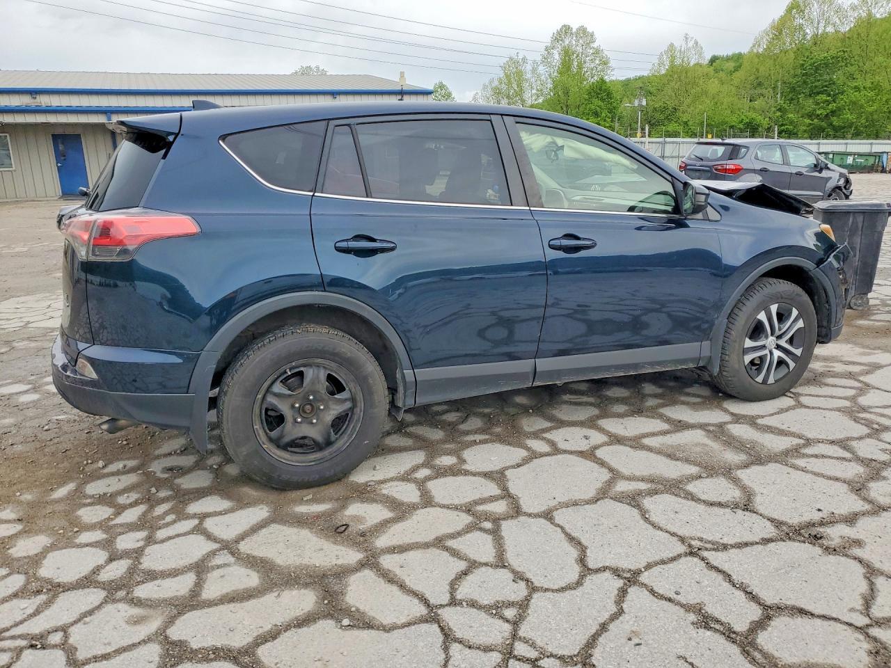2018 Toyota Rav4 Le - zdjęcie 3