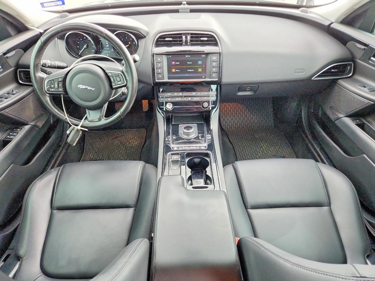 2018 Jaguar Xe Premium - zdjęcie 8