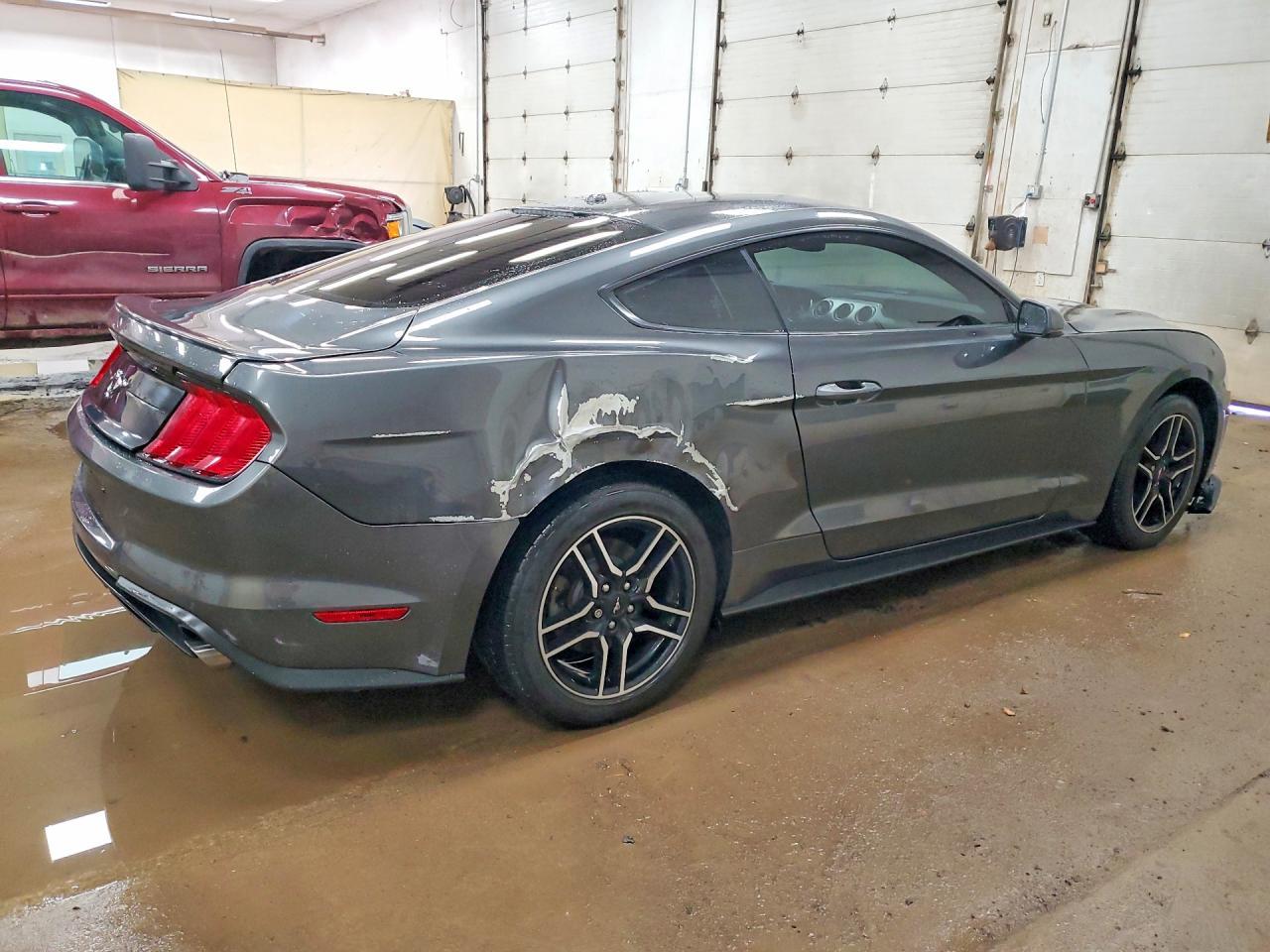 2018 Ford Mustang - zdjęcie 3