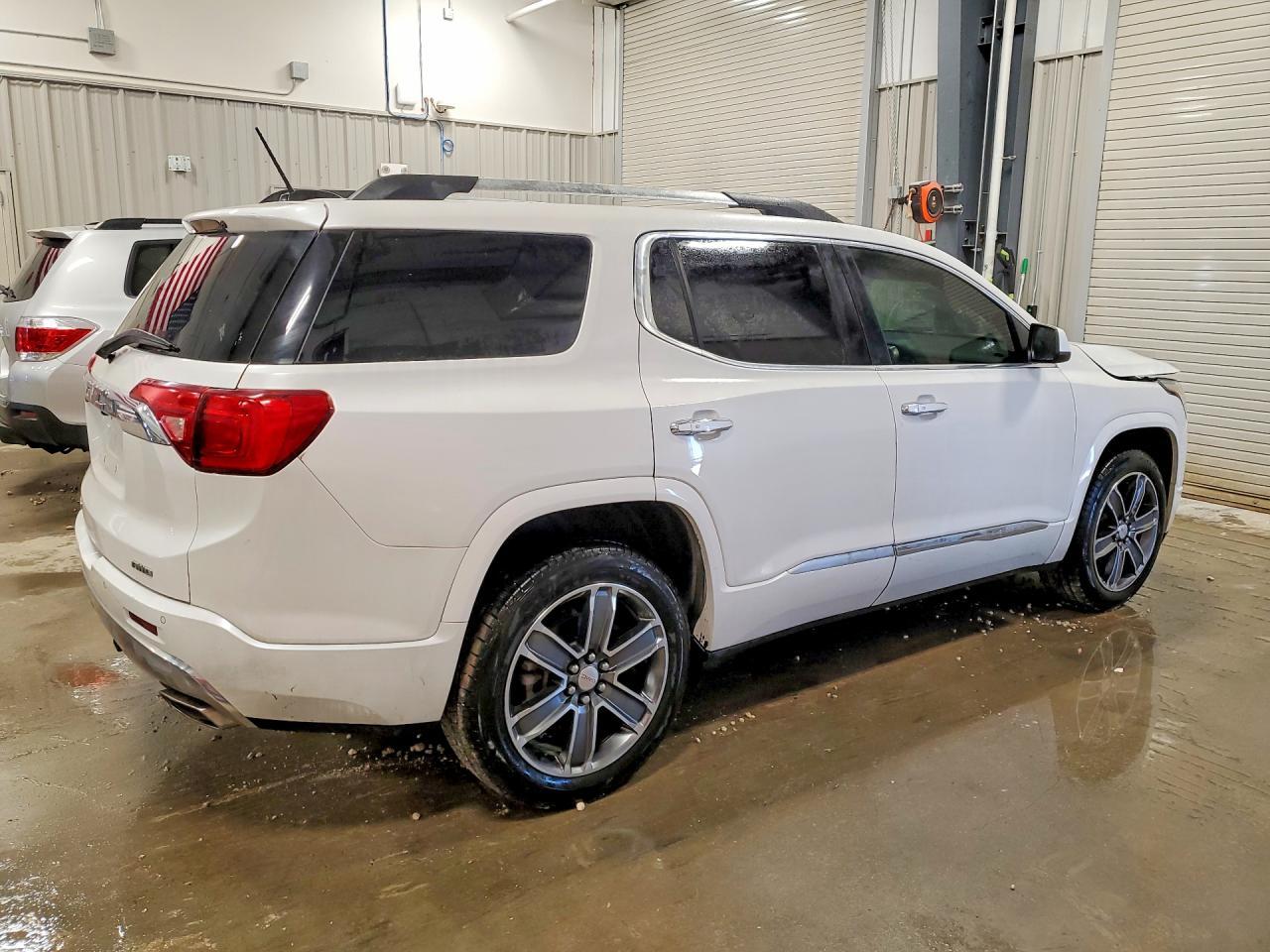 2017 GMC Acadia Denali - zdjęcie 3