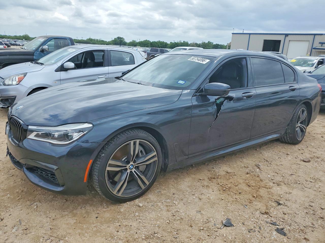 2019 BMW 750 I - zdjęcie główne