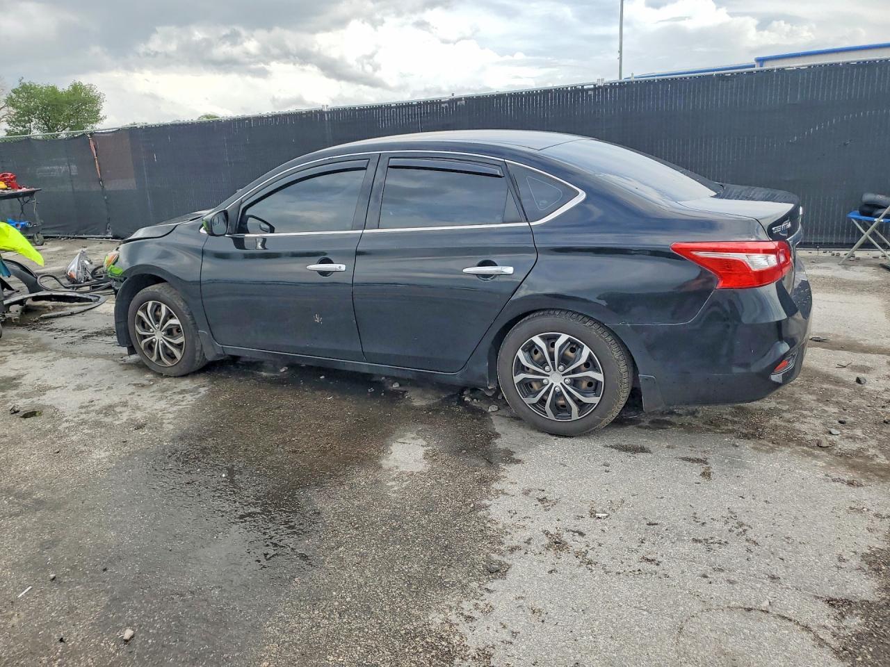 2019 Nissan Sentra S - zdjęcie 2