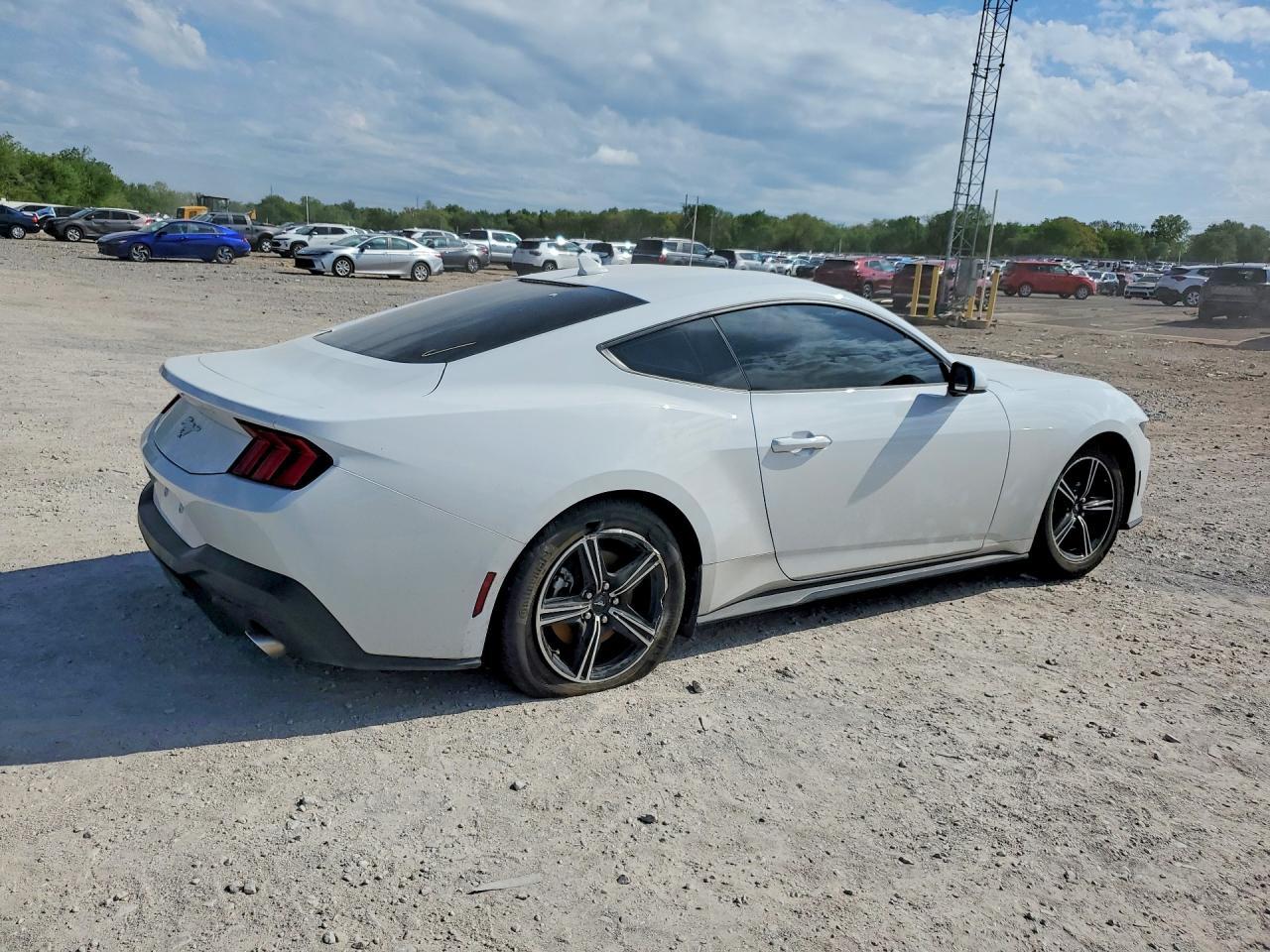 2025 Ford Mustang - zdjęcie 3