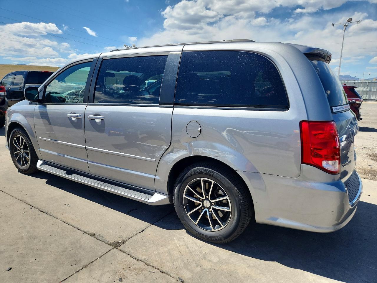 2017 Dodge Grand Caravan Gt - zdjęcie 2