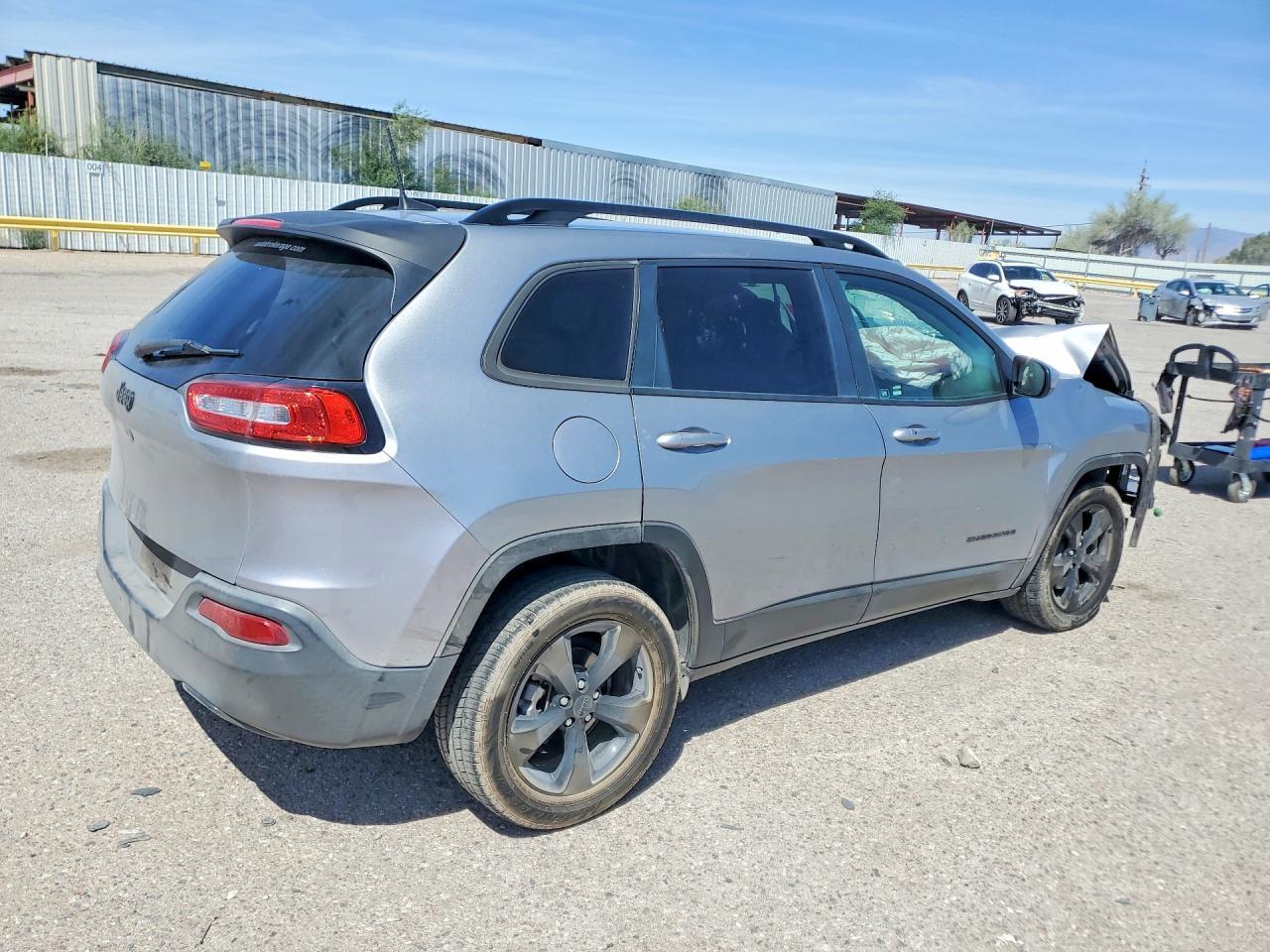 2016 Jeep Cherokee Latitude - zdjęcie 5