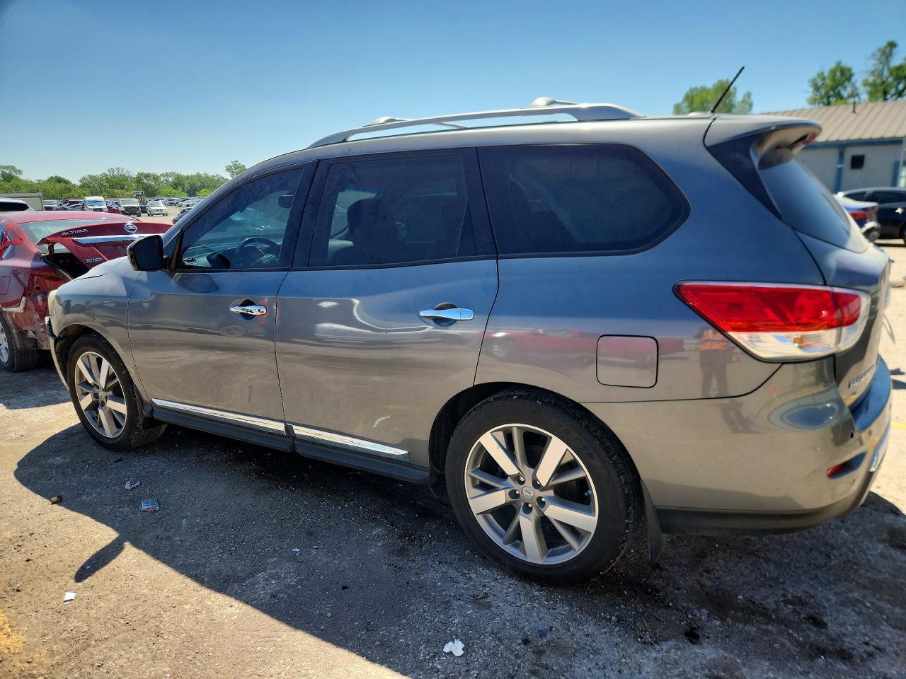 2015 Nissan Pathfinder S - zdjęcie 2