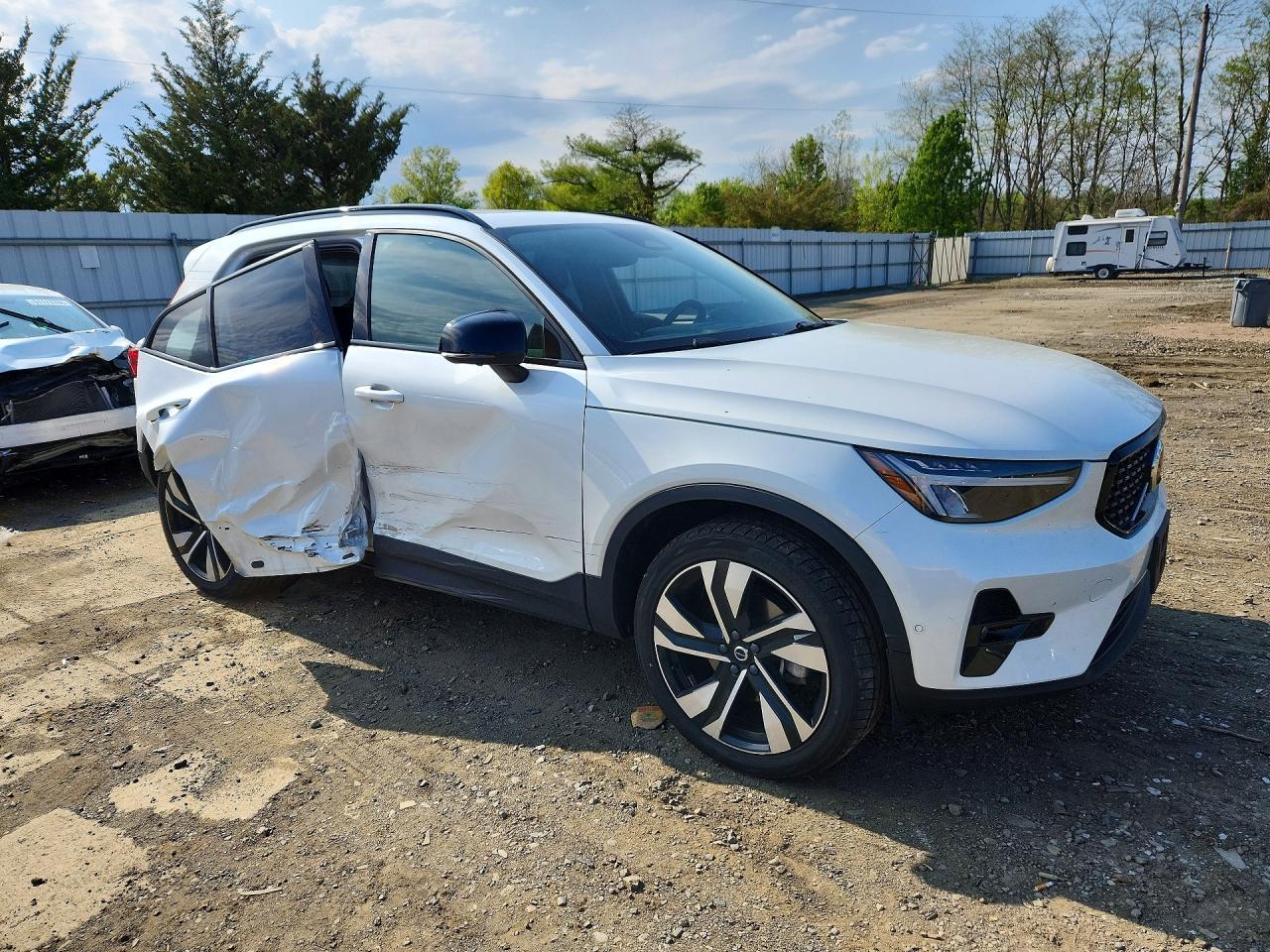 2024 Volvo Xc40 Plus - zdjęcie 4