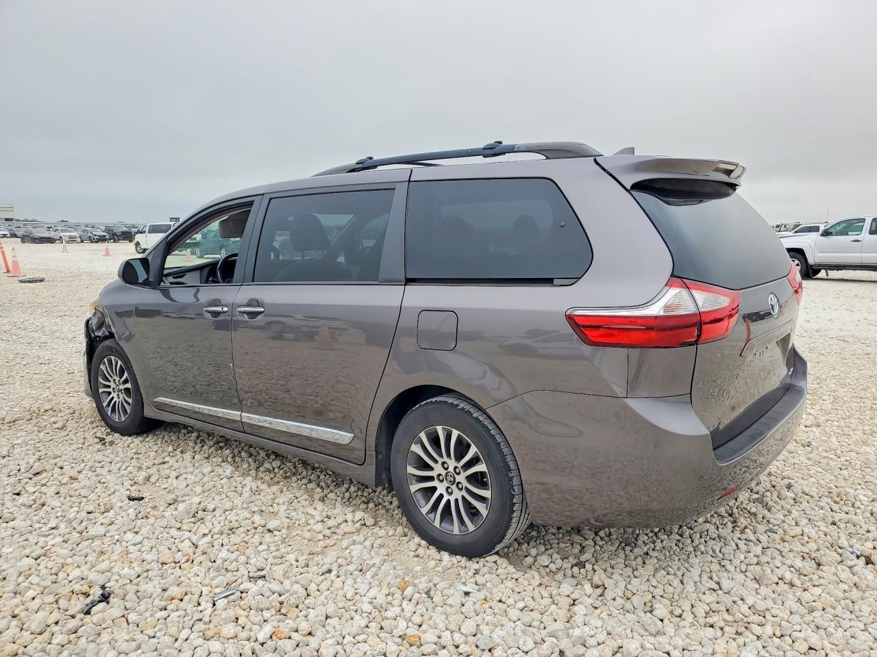 2018 Toyota Sienna Xle 8-Passenger - zdjęcie 2