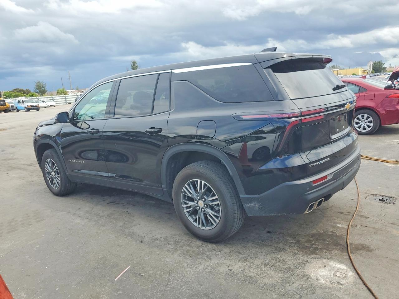 2024 Chevrolet Traverse Ls - zdjęcie 2