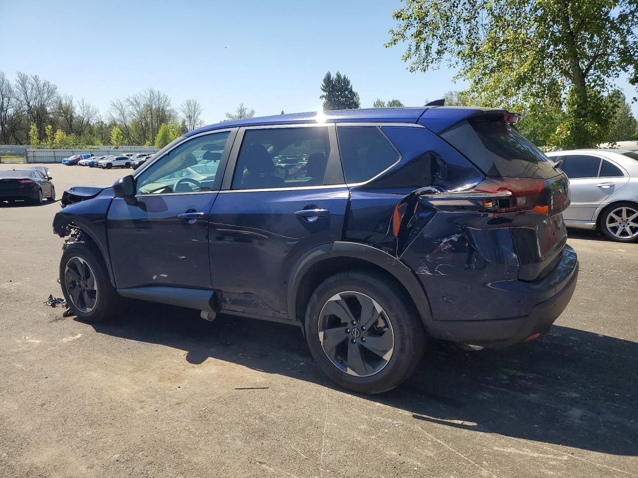 2025 Nissan Rogue Sv - zdjęcie 2