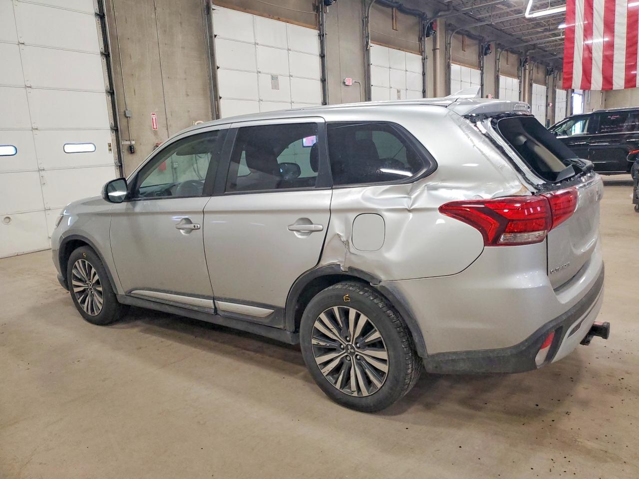 2020 Mitsubishi Outlander Se - zdjęcie 2